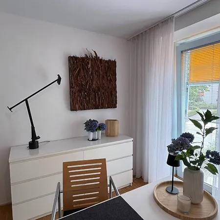 Wohnen Mit Kunst In *