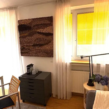 Wohnen Mit Kunst In Appartement *