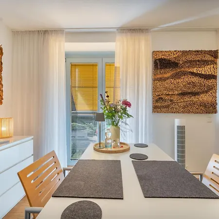 Wohnen Mit Kunst In Apartment