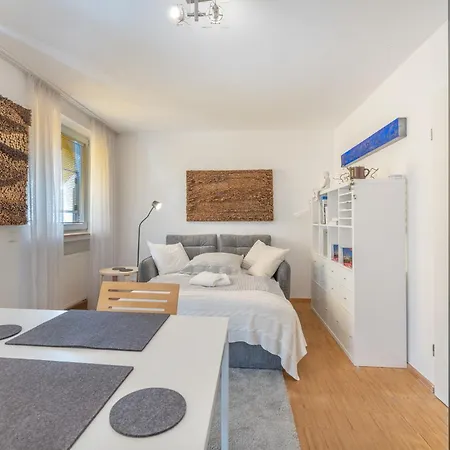 Wohnen Mit Kunst In Apartment Cologne