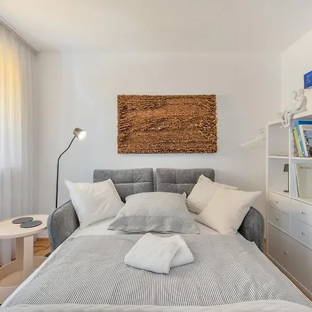 Apartment Wohnen Mit Kunst In Cologne